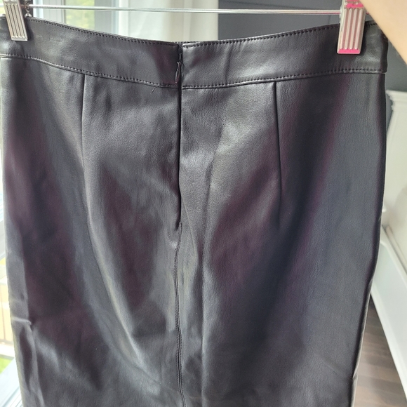 Black Leather skirt - Picture 4 of 6